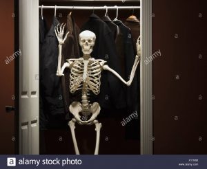 skeleton-standing-in-closet-waving-X11N93