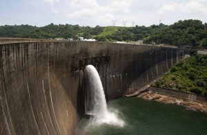 Leslie-Africas-Biggest-Dam-Falling-Apart1
